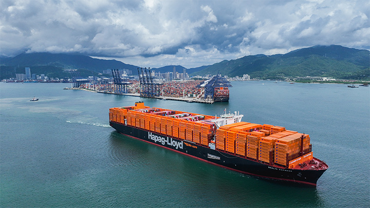 LNG-powered-container LNG-powered container vessel Berlin Express from Hapag-Lloyd